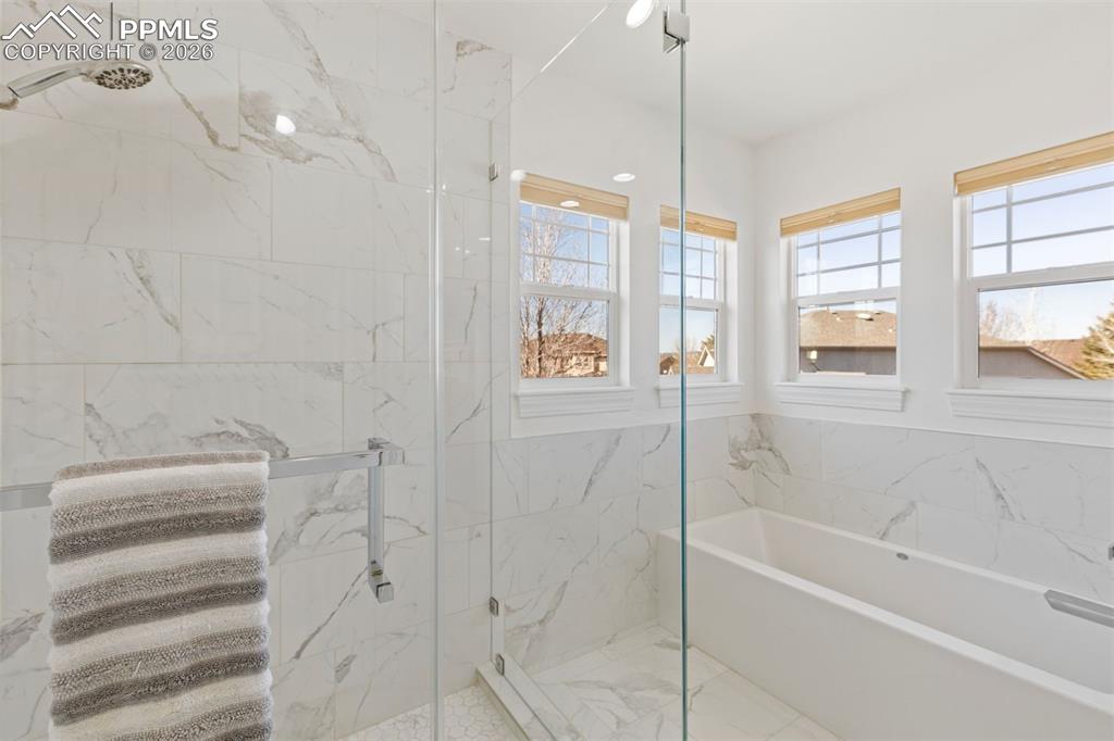 Image 21 of 50: Bathroom