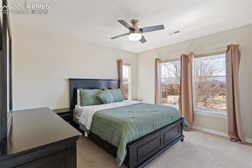 Image 23 of 50: Bedroom