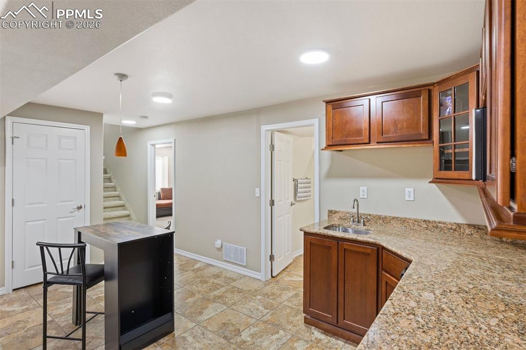 Image 26 of 50: Kitchen