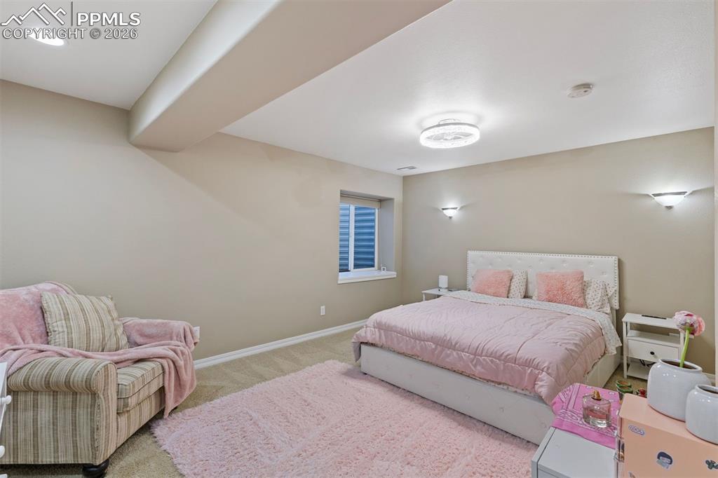 Image 30 of 50: Bedroom