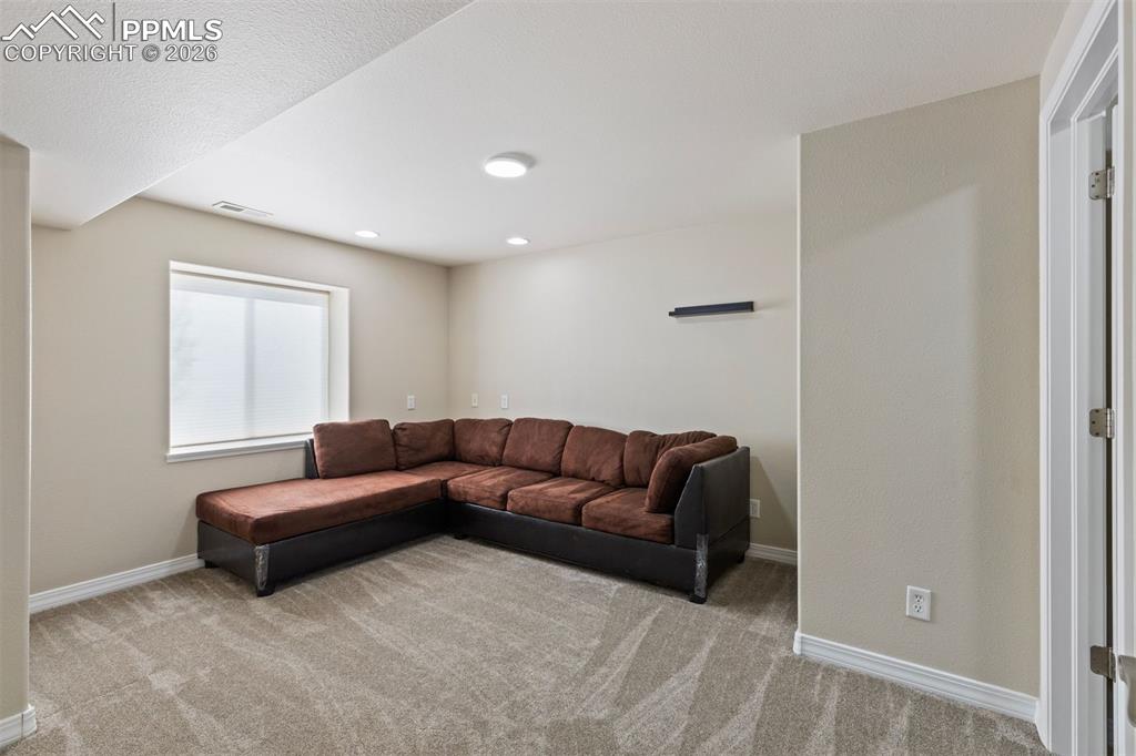 Image 31 of 50: Living Room