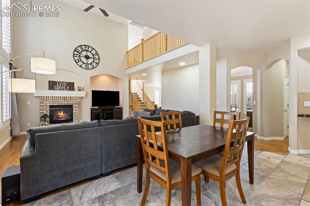 Image 6 of 50: Dining Area