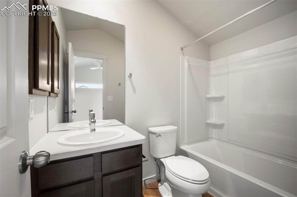 Image 17 of 29: Bathroom