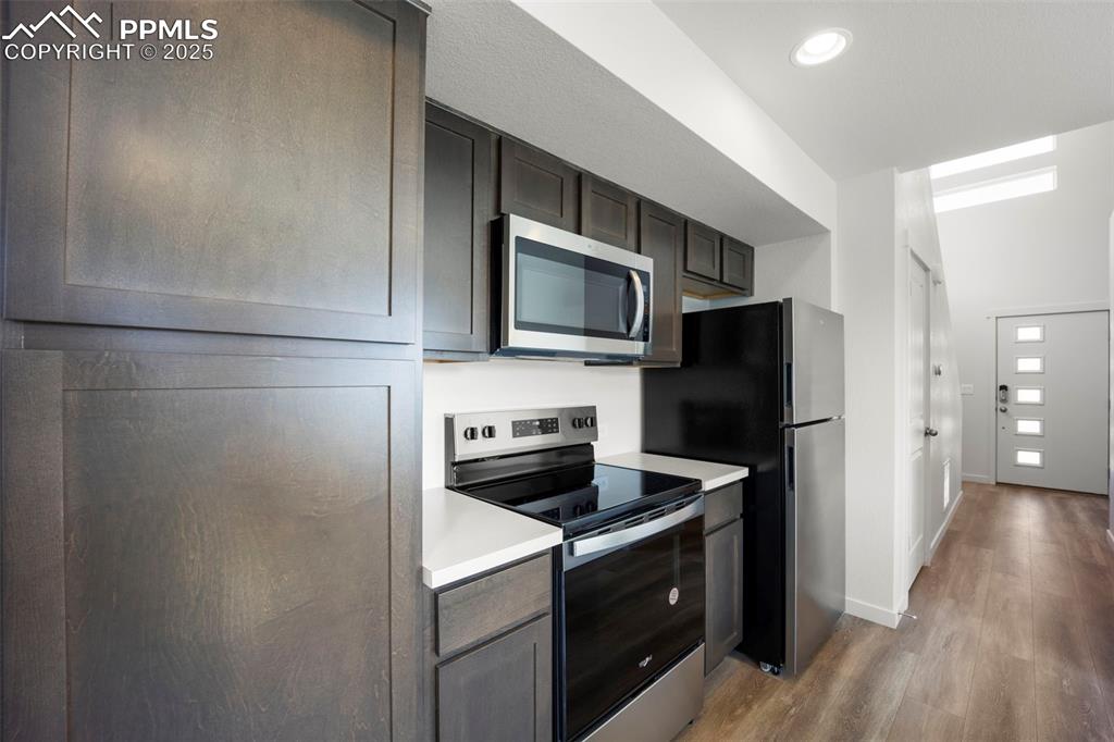 Image 7 of 29: Kitchen