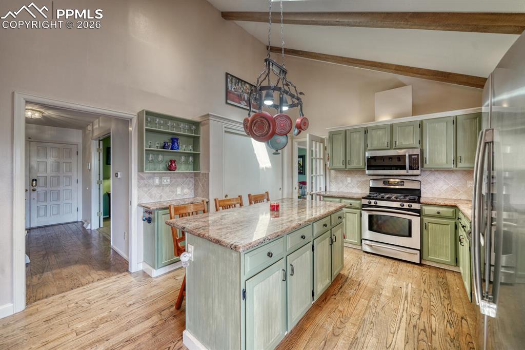 Image 13 of 43: Kitchen