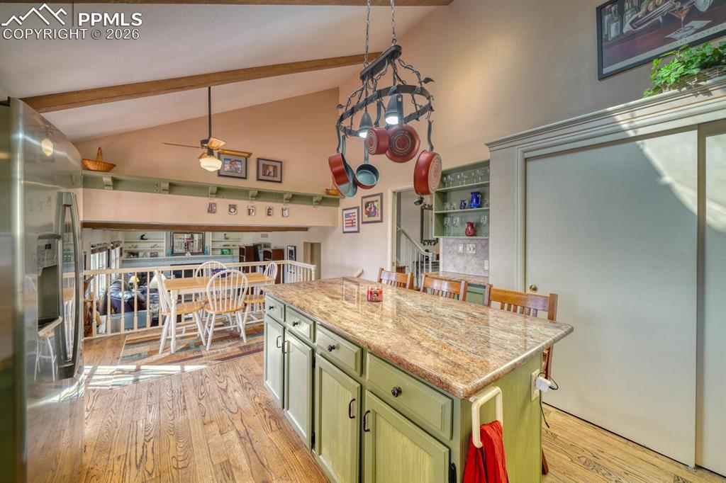 Image 15 of 43: Kitchen