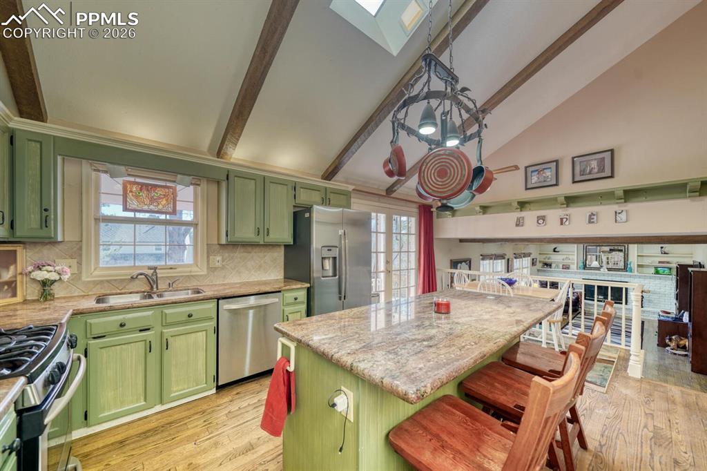 Image 16 of 43: Kitchen