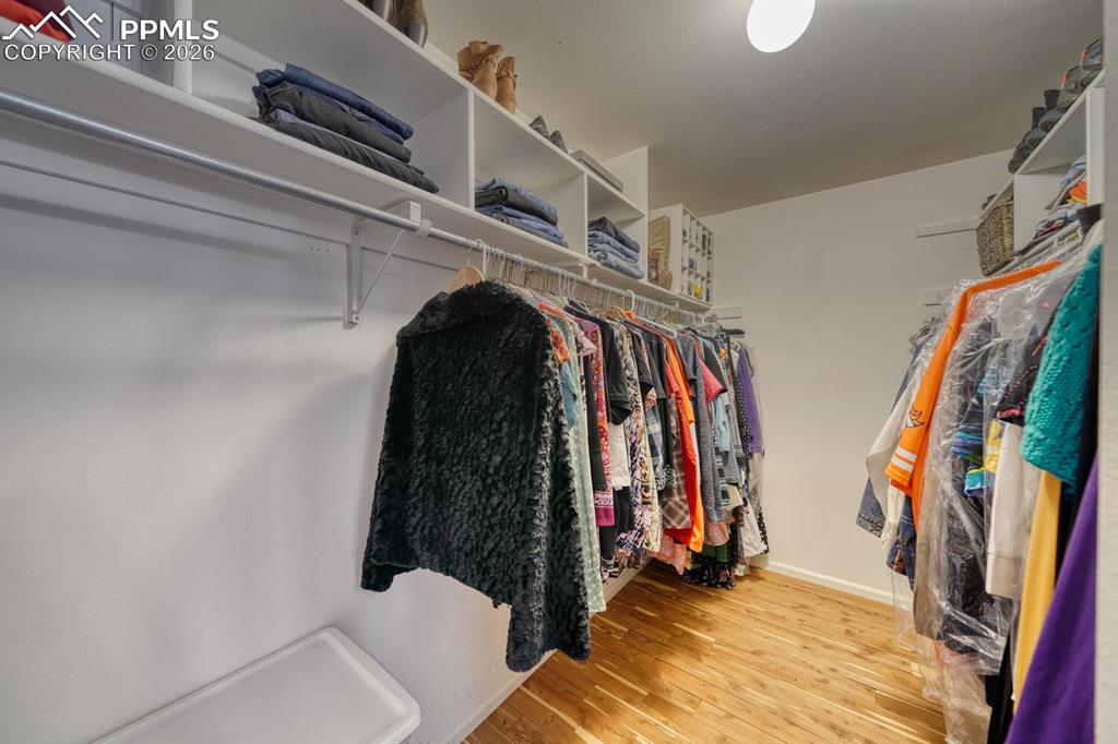 Image 22 of 43: Closet