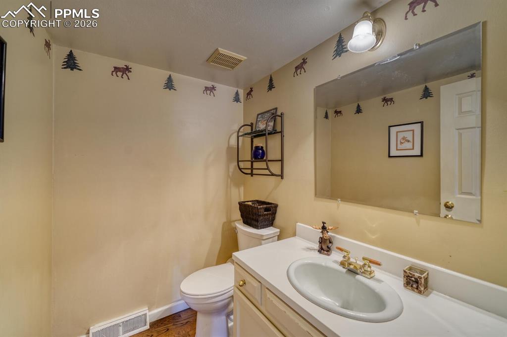 Image 36 of 43: Bathroom