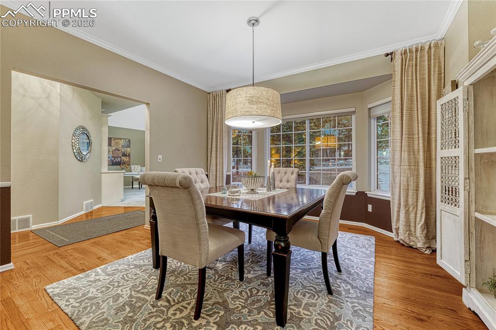 Image 12 of 50: Dining Area