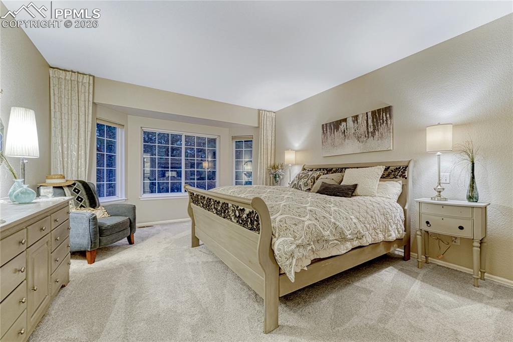 Image 16 of 50: Bedroom