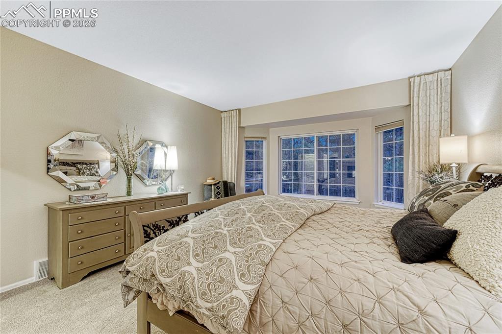 Image 18 of 50: Bedroom