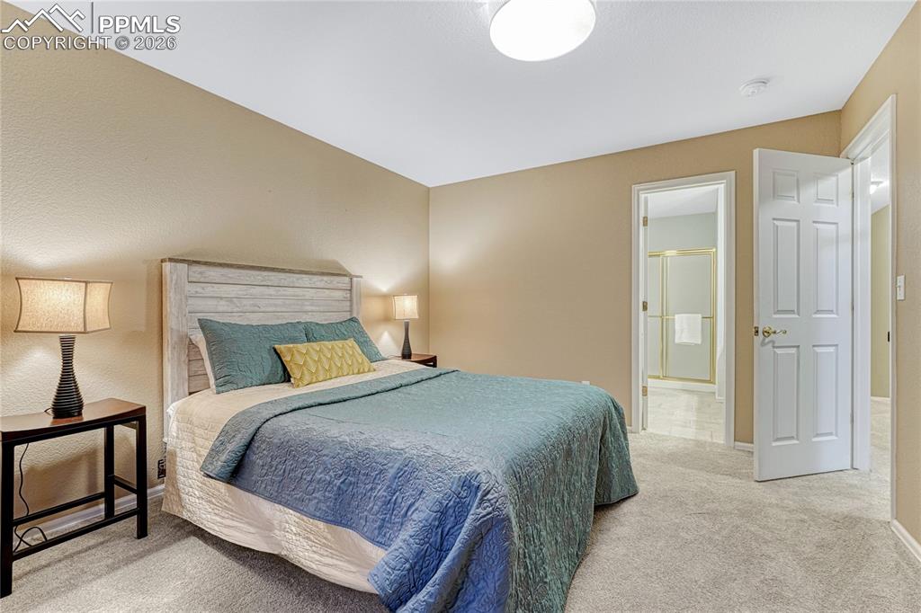 Image 27 of 50: Bedroom