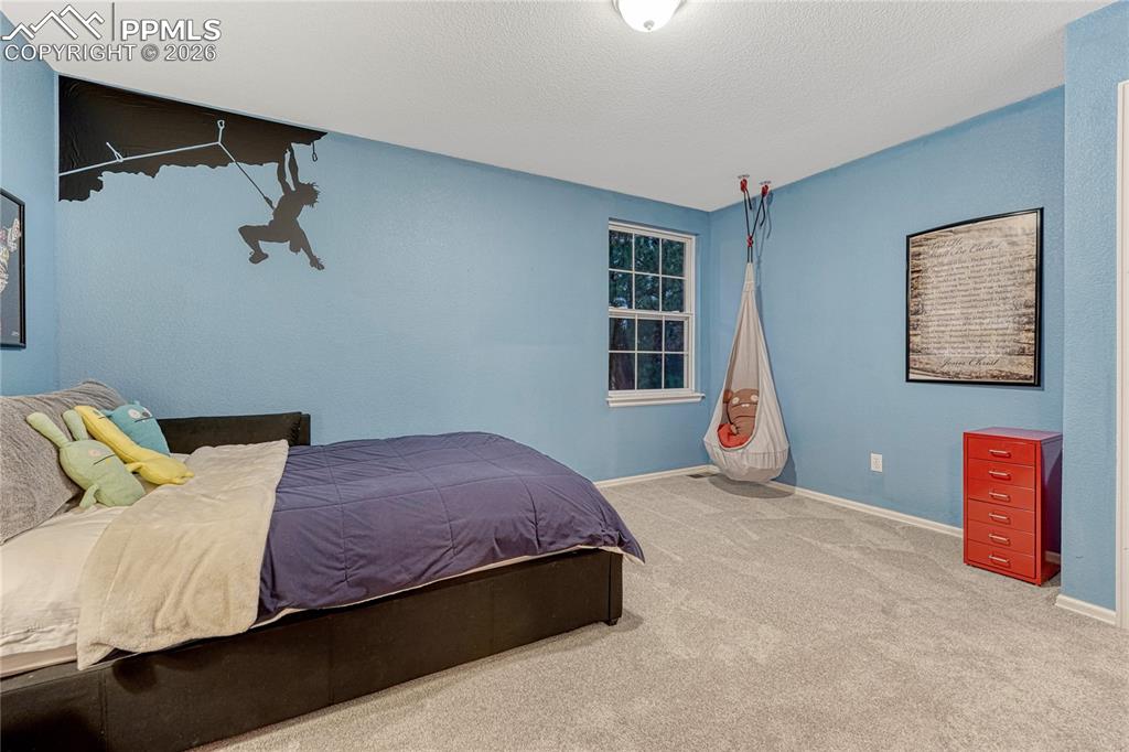 Image 29 of 50: Bedroom