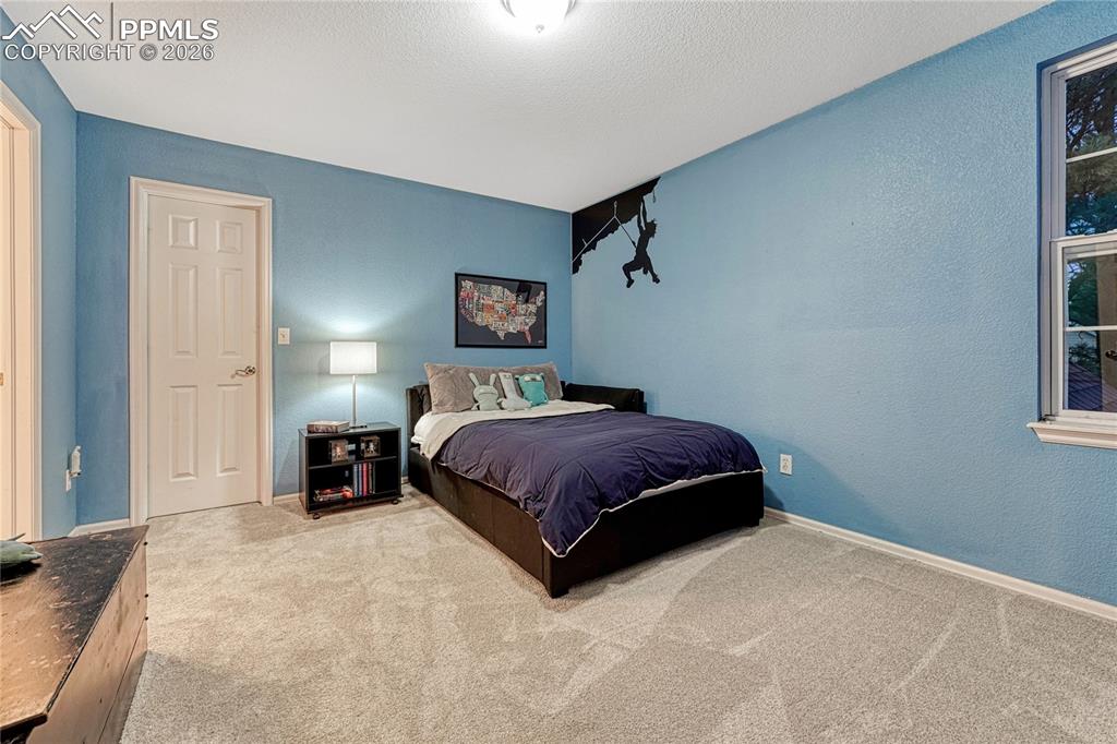 Image 30 of 50: Bedroom