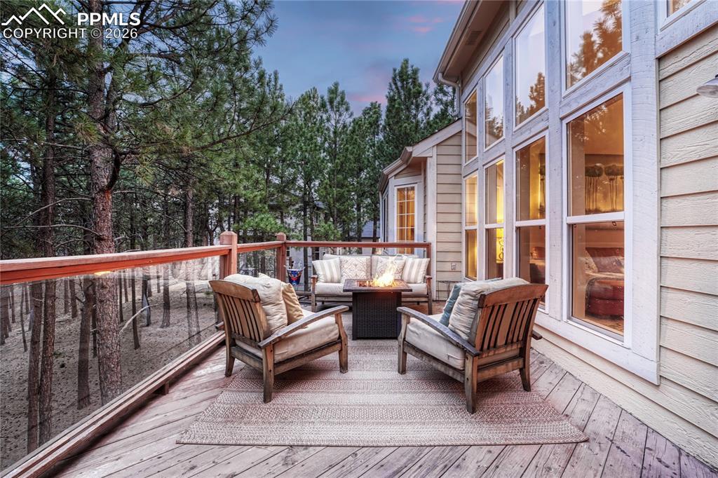 Image 36 of 50: Deck