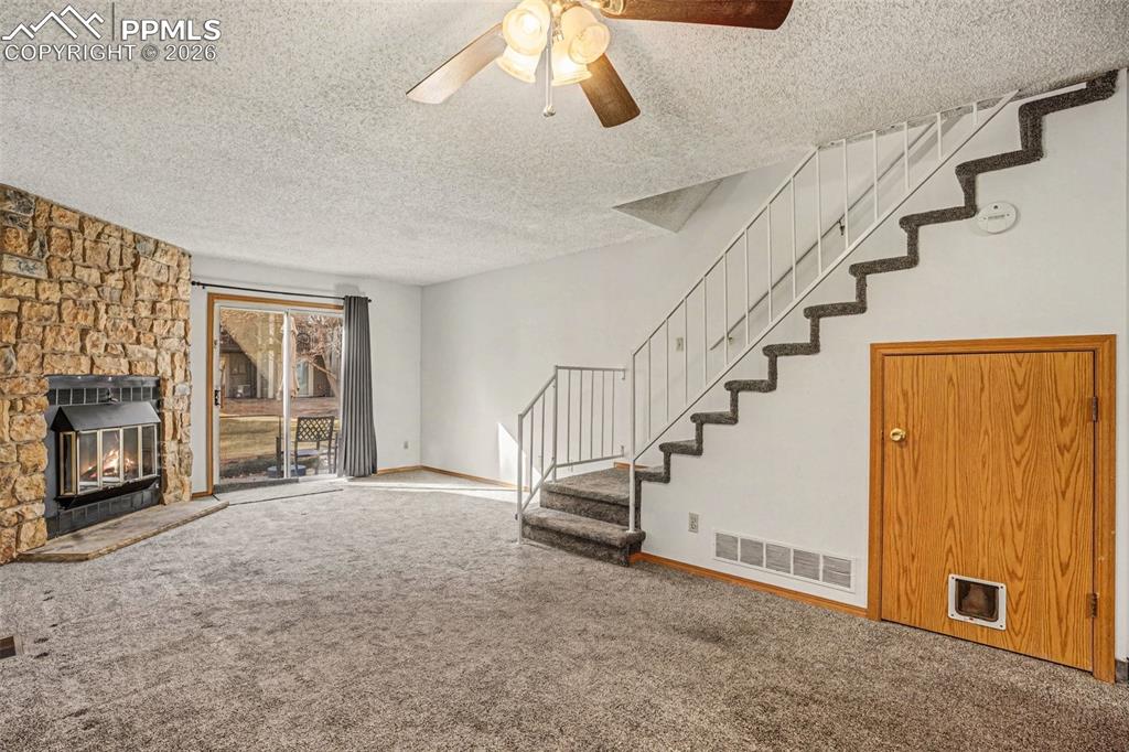 Image 10 of 14: Living Room