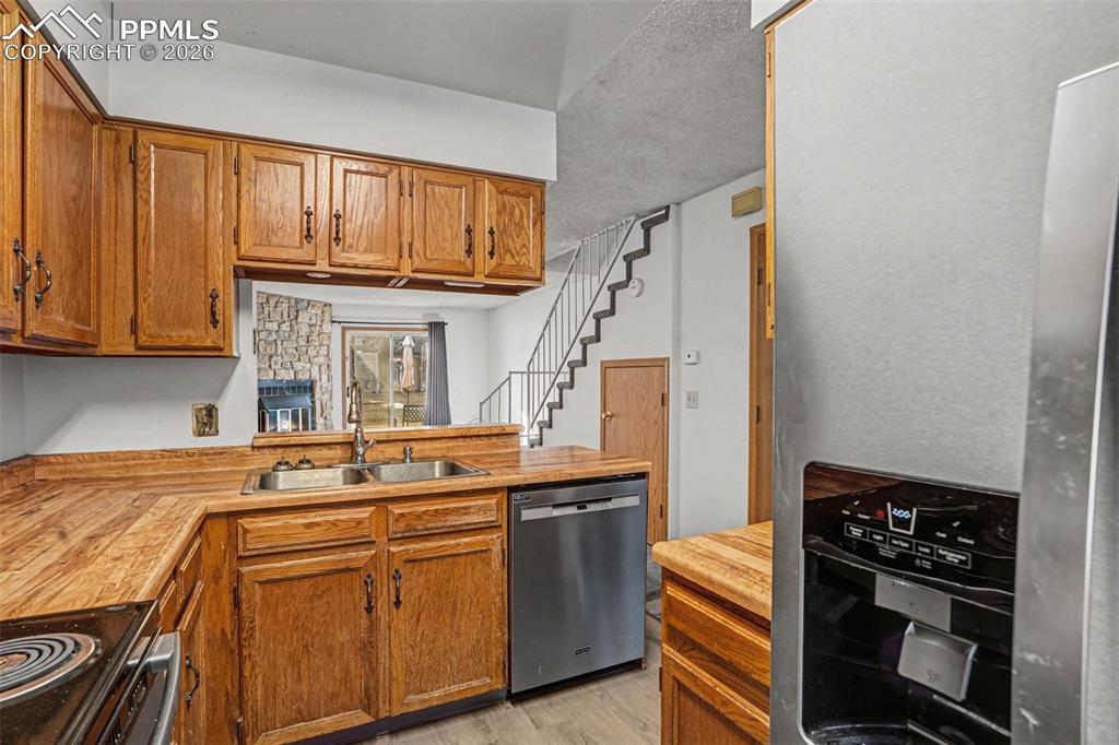 Image 3 of 14: Kitchen