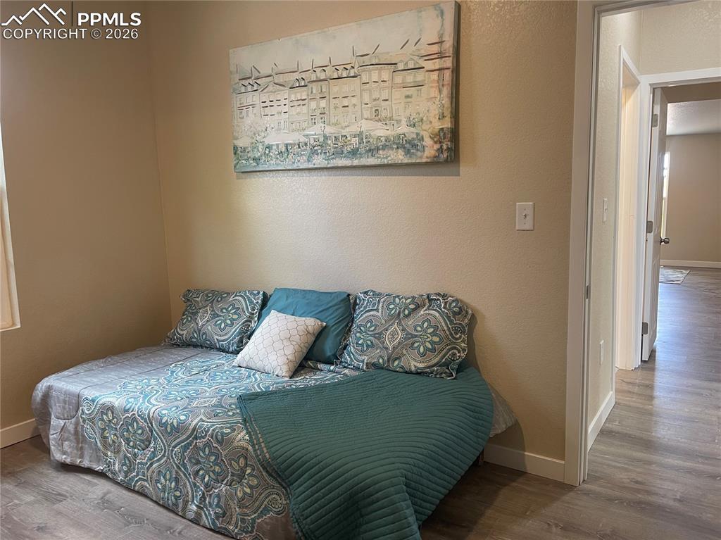 Image 15 of 24: Bedroom
