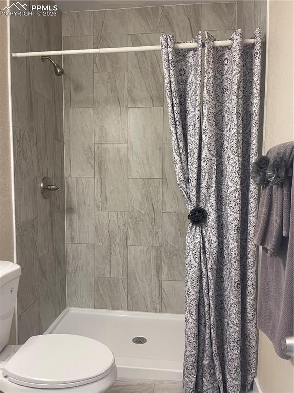 Image 16 of 24: Bathroom