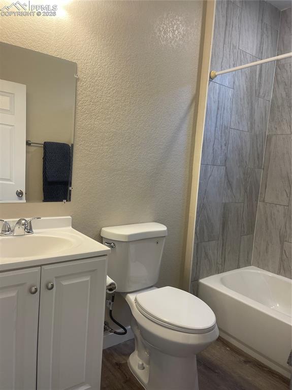 Image 18 of 24: Bathroom
