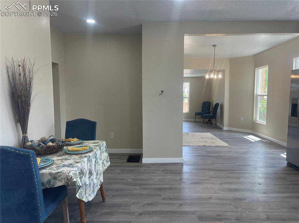 Image 8 of 24: Dining Area