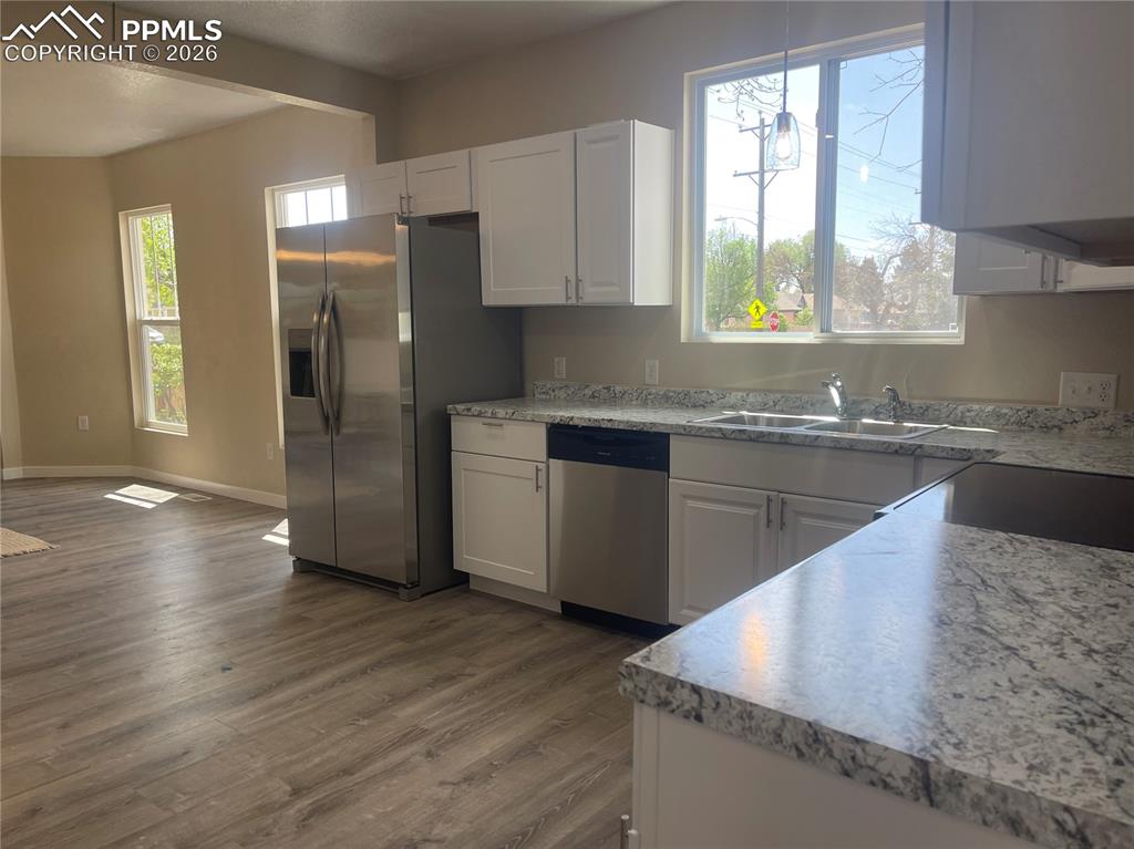Image 9 of 24: Kitchen