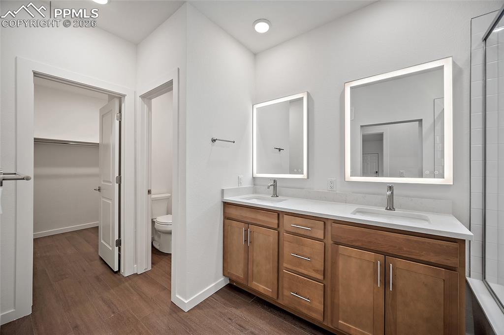 Image 15 of 28: Bathroom