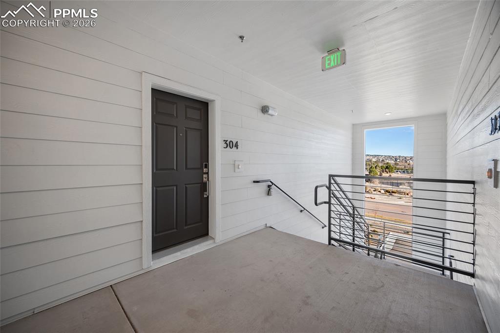 Image 3 of 28: Entry