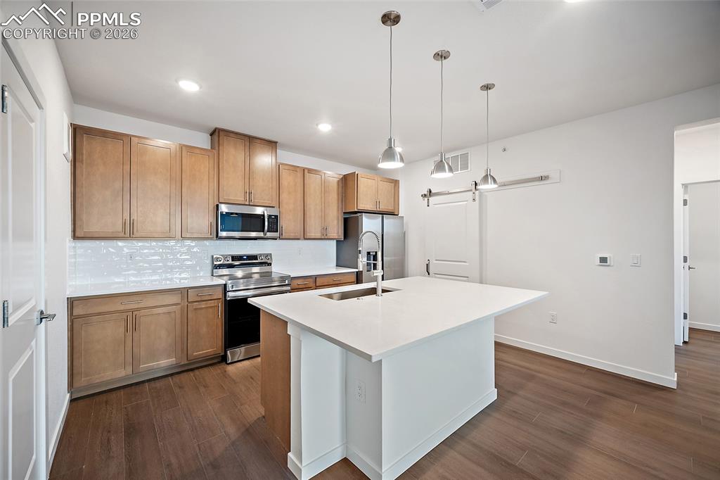 Image 7 of 28: Kitchen