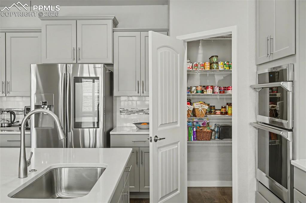 Image 11 of 50: Corner pantry and high end refrigerator stays too!