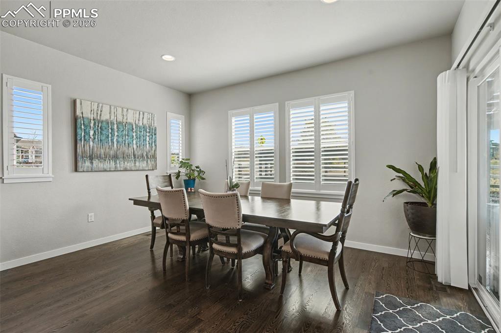 Image 16 of 50: Large eating nook area
