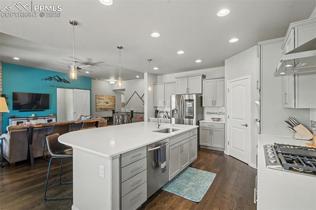 Image 17 of 50: Kitchen