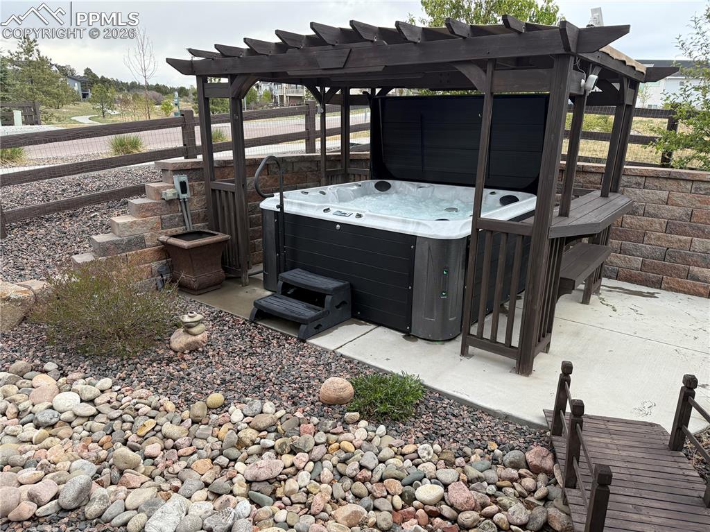 Image 40 of 50: High end hot tub stays!