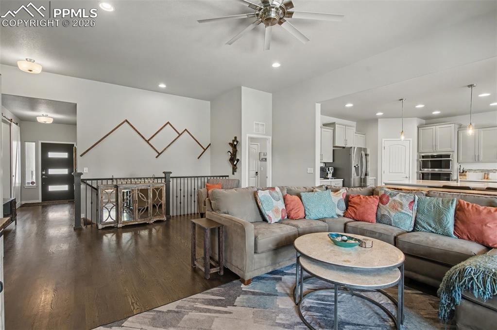 Image 9 of 50: Living Room