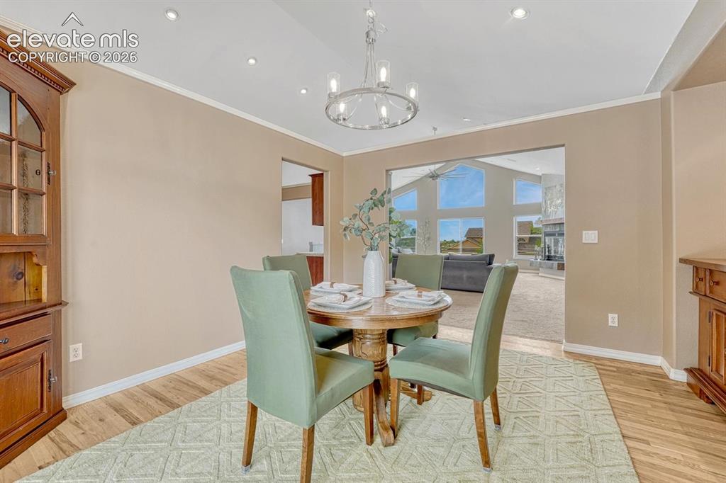 Image 17 of 50: Dining Area