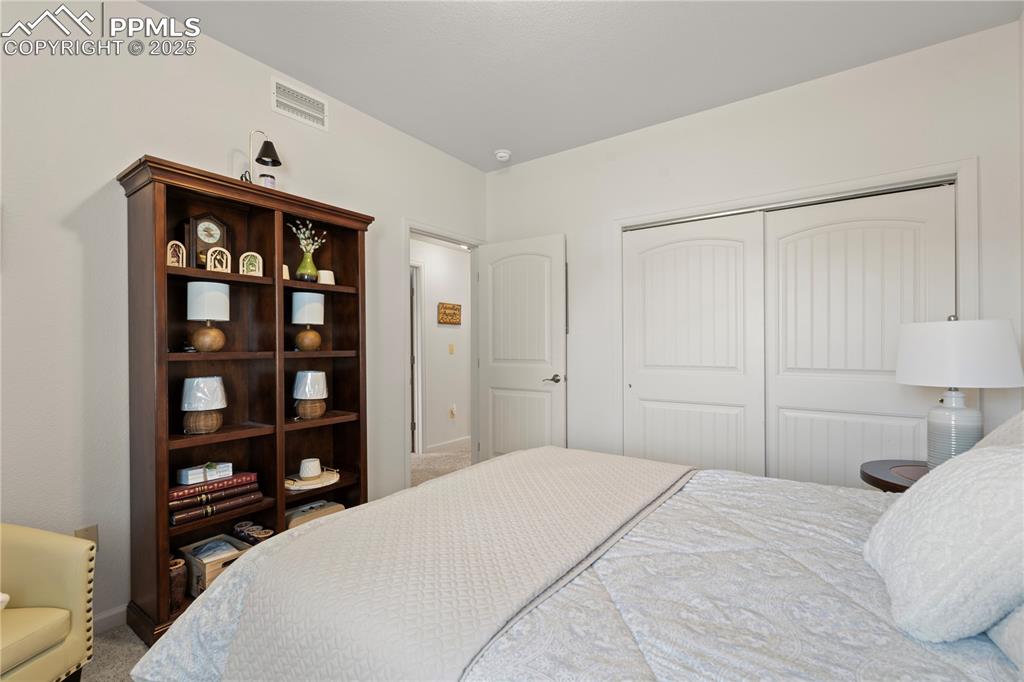 Image 20 of 27: An additional bedroom and closet space.