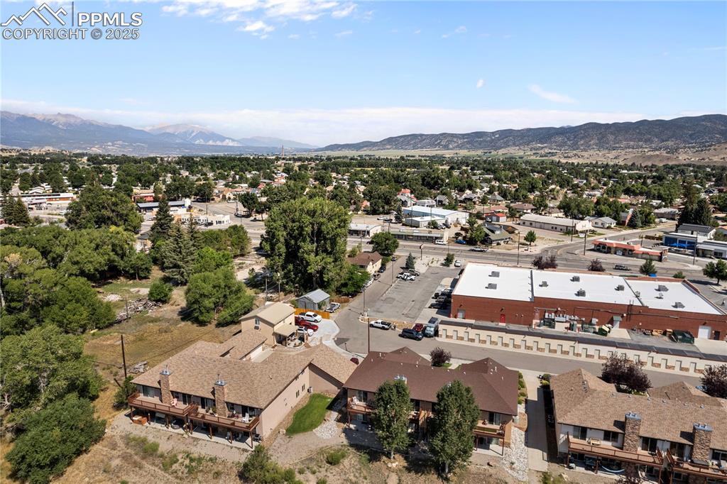 Image 25 of 27: Just minutes to downtown Salida to dine, surf, and kayak.