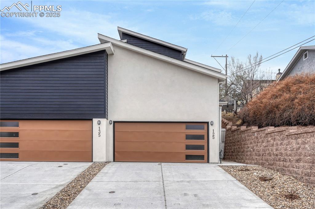 Caption: New Construction! 5 bed, 4 bath, 2 car finished garage, and finished basement with wet bar!