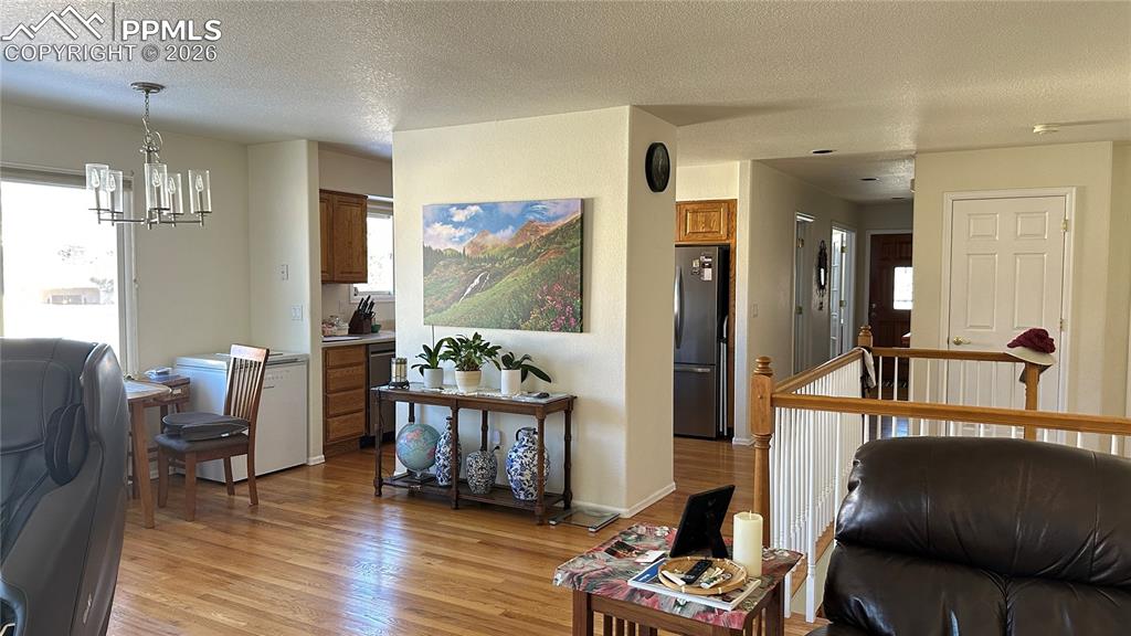 Image 25 of 38: Living Room