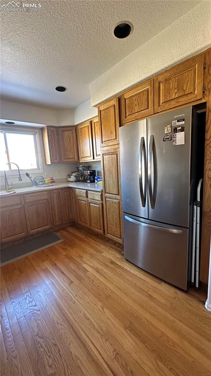 Image 4 of 38: Kitchen