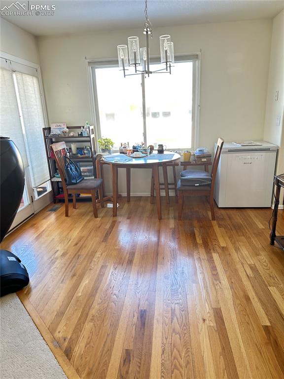 Image 5 of 38: Dining Area