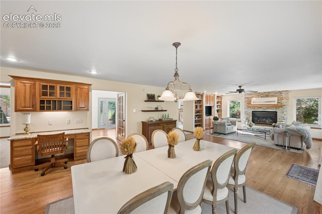 Image 9 of 50: Dining Area
