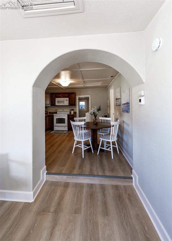 Image 13 of 46: Dining Area