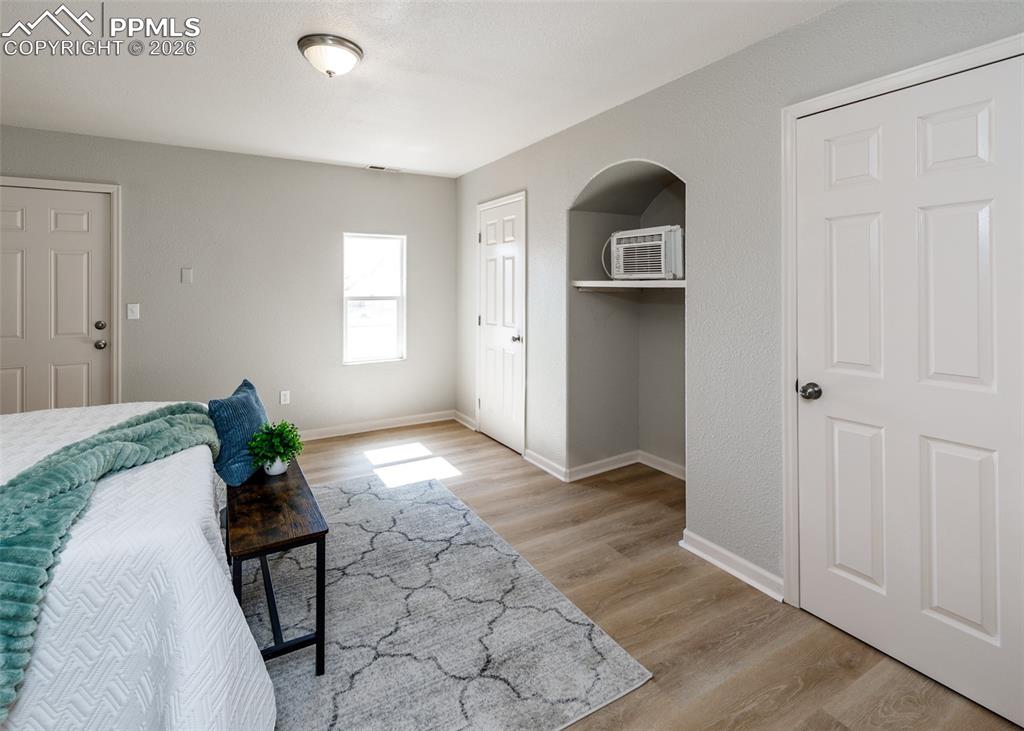 Image 24 of 46: Bedroom