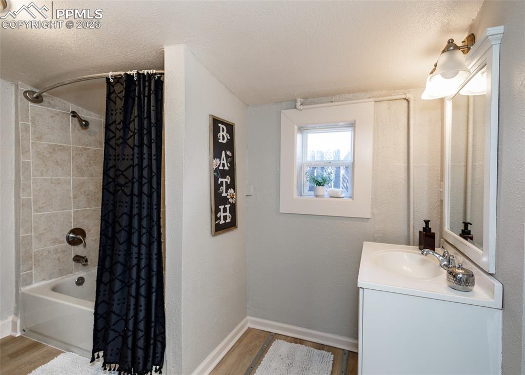 Image 31 of 46: Bathroom