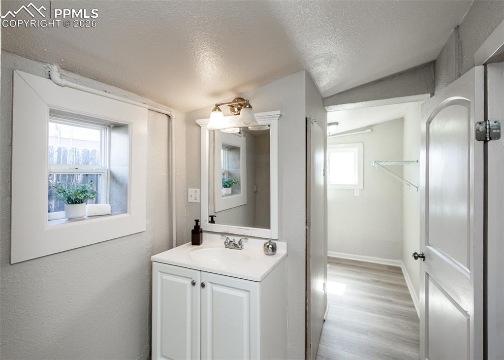 Image 32 of 46: Bathroom