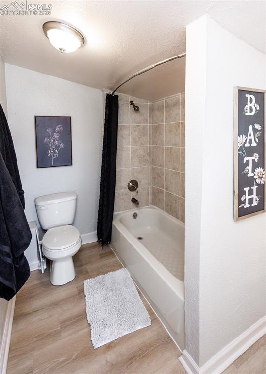 Image 33 of 46: Bathroom