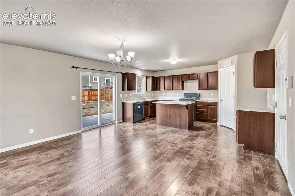 Image 11 of 33: Kitchen