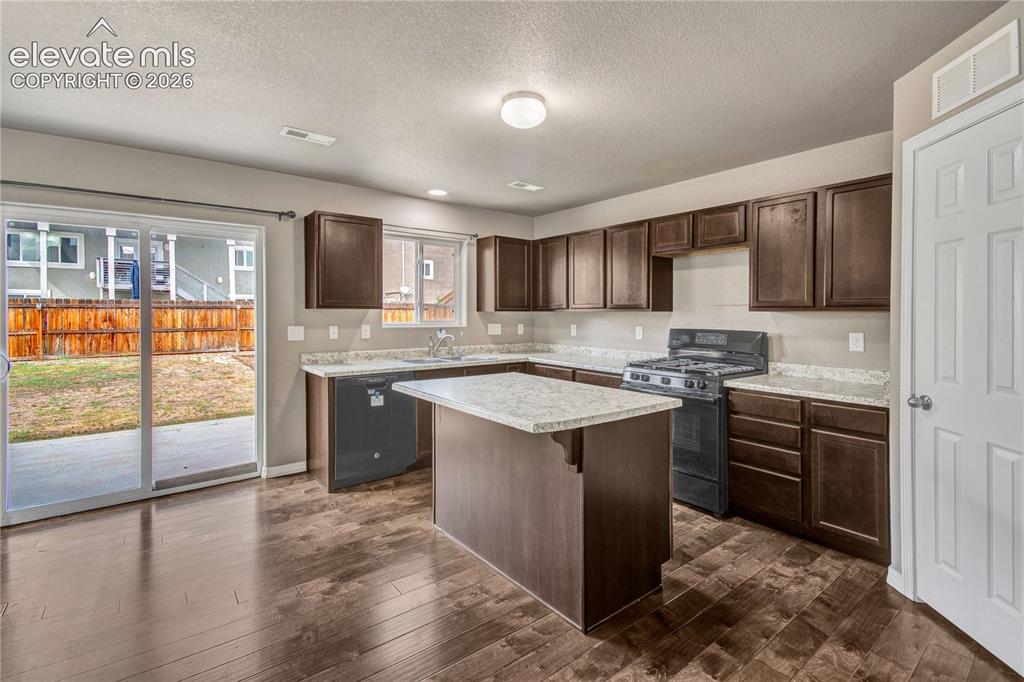 Image 12 of 33: Kitchen